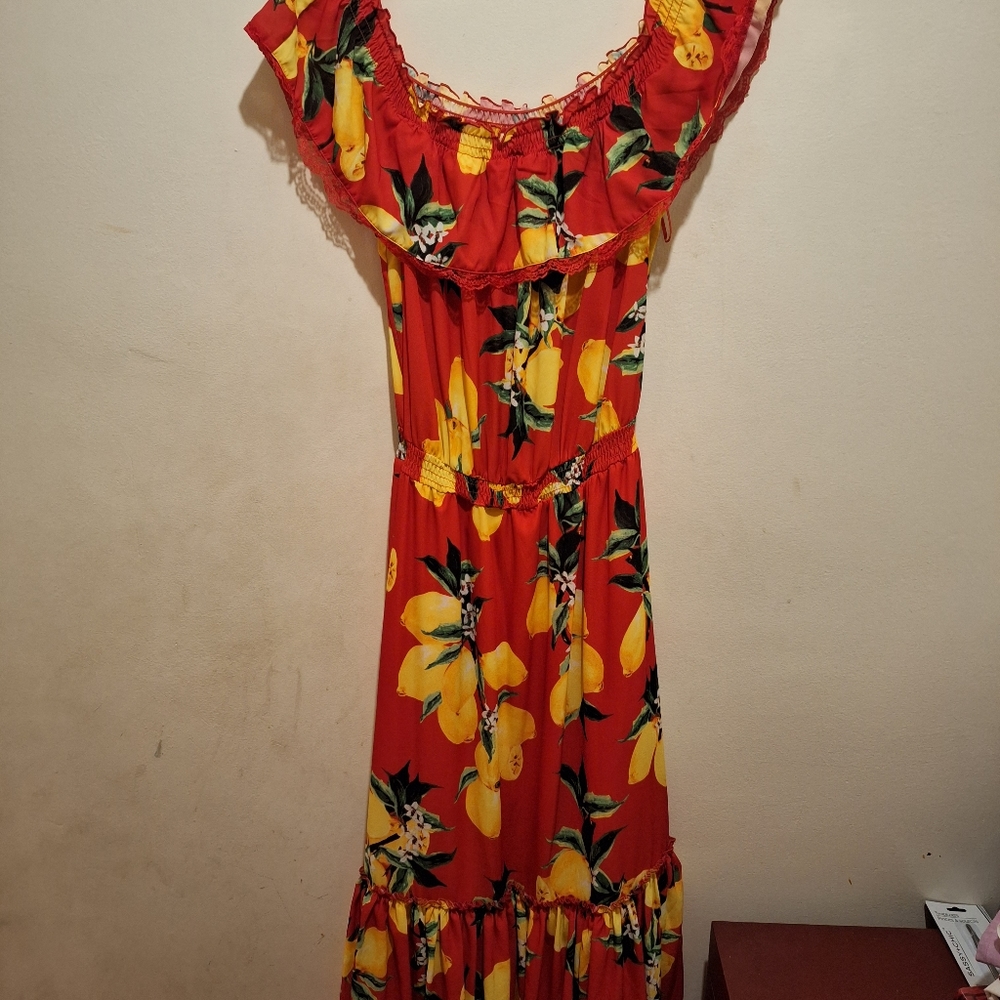 Alexia Admor Off The Shoulder Red & Lemon Print Maxi Dress. SIZE Medium